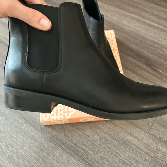 Gianni Bini Chelsea Boot - Picture 2 of 4